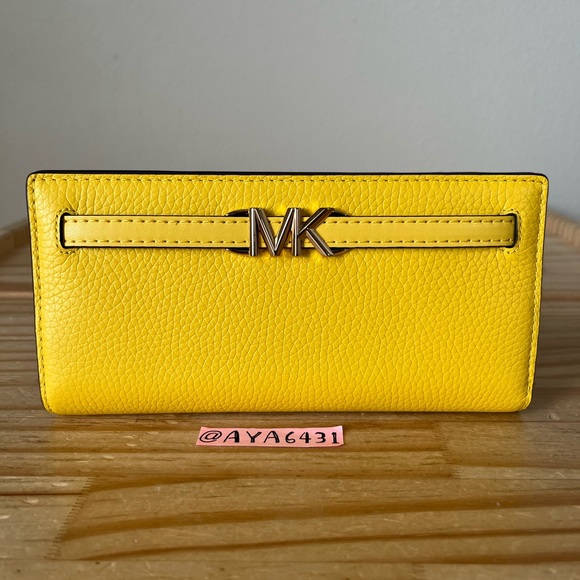Michael Kors Wallet🎈🎈 - Picture 2 of 8